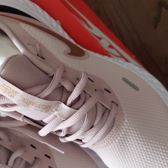 Nwt Nike sneakers size 9 - Picture 2 of 7